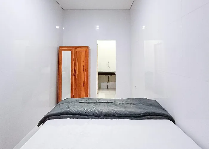 Widi Near Gwk Mitra Reddoorz Hotel