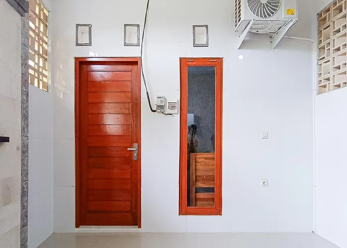 Widi Near Gwk Mitra Reddoorz Jimbaran
