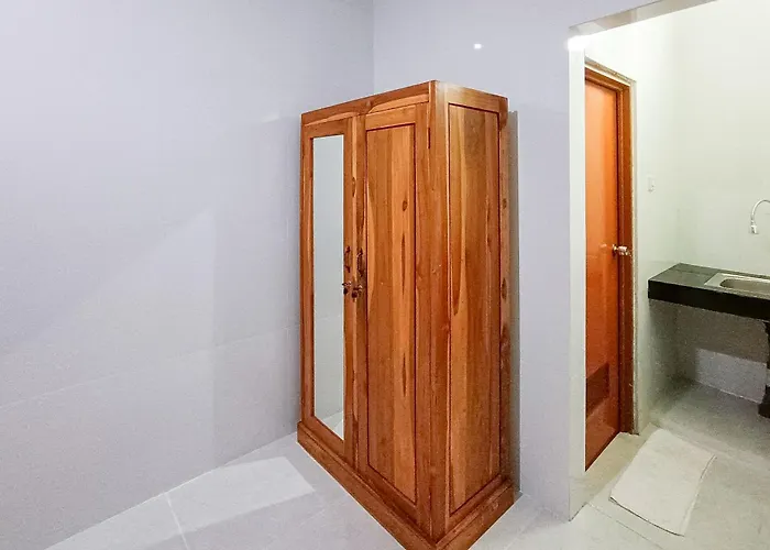 Widi Near Gwk Mitra Reddoorz Hotel